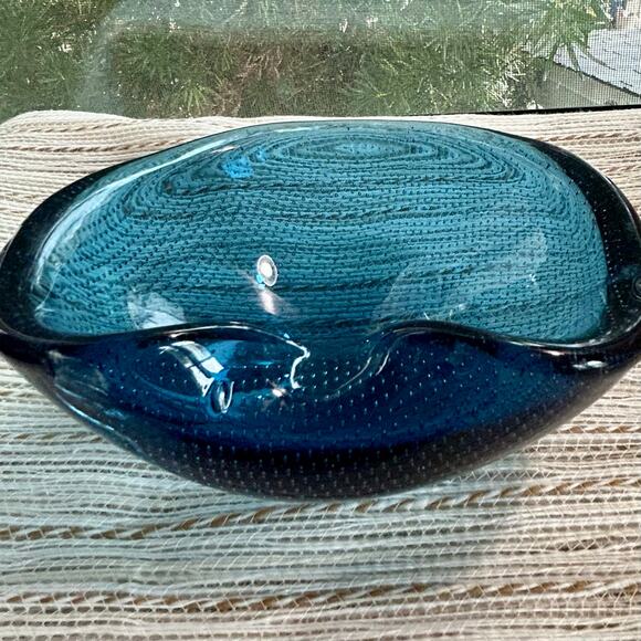 Blenko Vintage Cobalt Blue Controlled Bubble Art Glass Bowl or Ashtray - Picture 6 of 16
